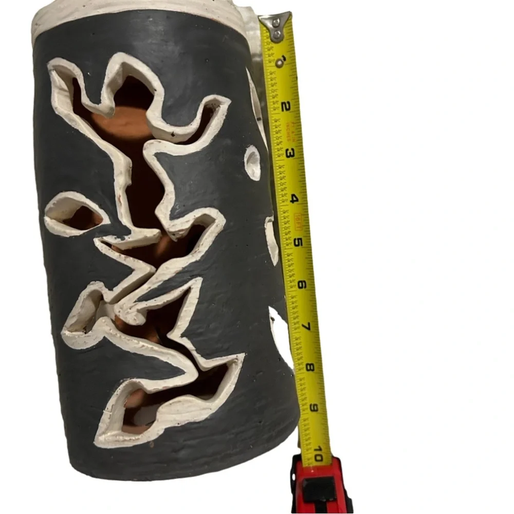 Vase painted by hand.